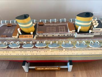 NEW AMSTERDAM - RC MODEL beschikbaar voor biedingen