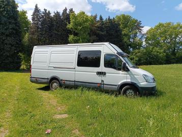 Iveco Daily campervan weinig km's en zonnenpanelen beschikbaar voor biedingen