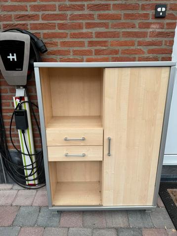 Houten opbergkast 120x100x35 beschikbaar voor biedingen