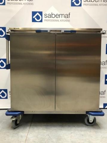 Transportwagen voor 24 dienbladen beschikbaar voor biedingen