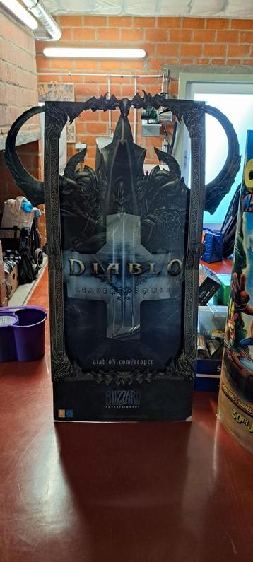 Diablo 3 store Display + Crash bandicoot. beschikbaar voor biedingen