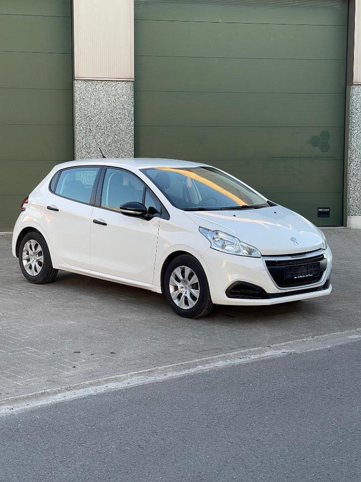 Peugeot 208, Auto's, Peugeot, Particulier, Te koop, Benzine, Euro 6, Stadsauto, 5 deurs, Handgeschakeld, Wit, Grijs, Ophalen