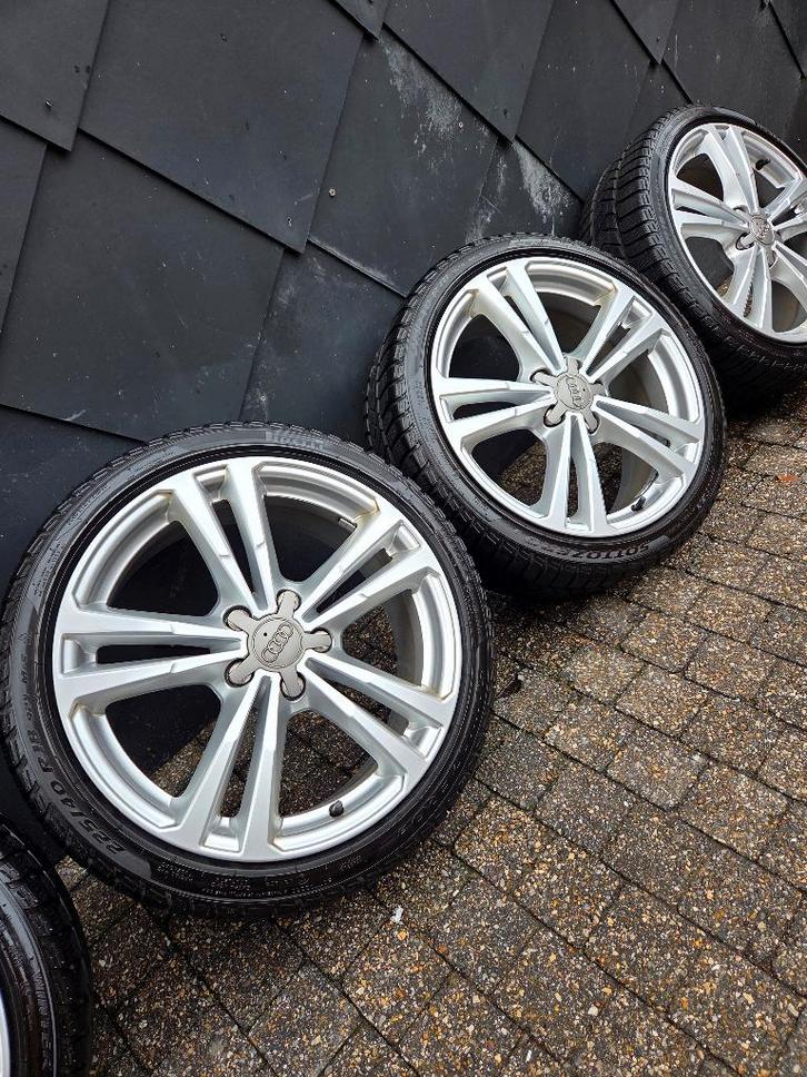 Audi A3 S3 RS3 velgen 18" origineel Nieuwstaat + banden, Auto-onderdelen, Banden en Velgen, Band(en), Winterbanden, 18 inch, 225 mm