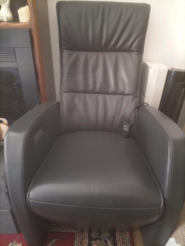 Te koop mooie (werkende) antraciet grijs electrische relax, Huis en Inrichting, Fauteuils, Zo goed als nieuw, Ophalen