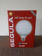 Nieuwe LED lamp Segula globe 95 opal, 5.7Watt, 32 LEDs, E27, Ophalen of Verzenden