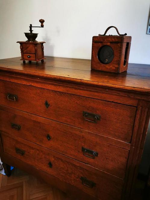 Très jolie commode en chêne massif avec 3 tiroirs, Antiek en Kunst, Antiek | Meubels | Kasten, Ophalen