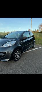 Peugeot 107 essence ‼️ bien lire l’annonce ‼️, Auto's, Peugeot, Voorwielaandrijving, Zwart, Overige bekleding, Handgeschakeld