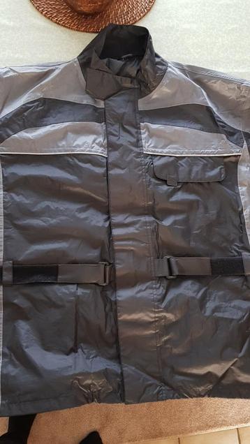 Regenvest M: XL beschikbaar voor biedingen