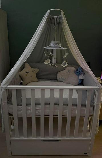 Park/box baby met toebehoren beschikbaar voor biedingen