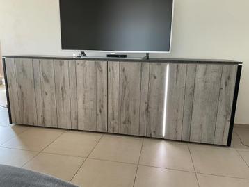 Volledige set, lange kast, barkast, zetel, tafel, stoelen,.. beschikbaar voor biedingen