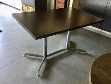 70’s tafel beschikbaar voor biedingen