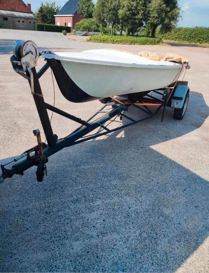 Open motorboot met baan trailer, Watersport en Boten, Vis- en Consoleboten, Zo goed als nieuw, 3 tot 6 meter, Geen motor, Polyester