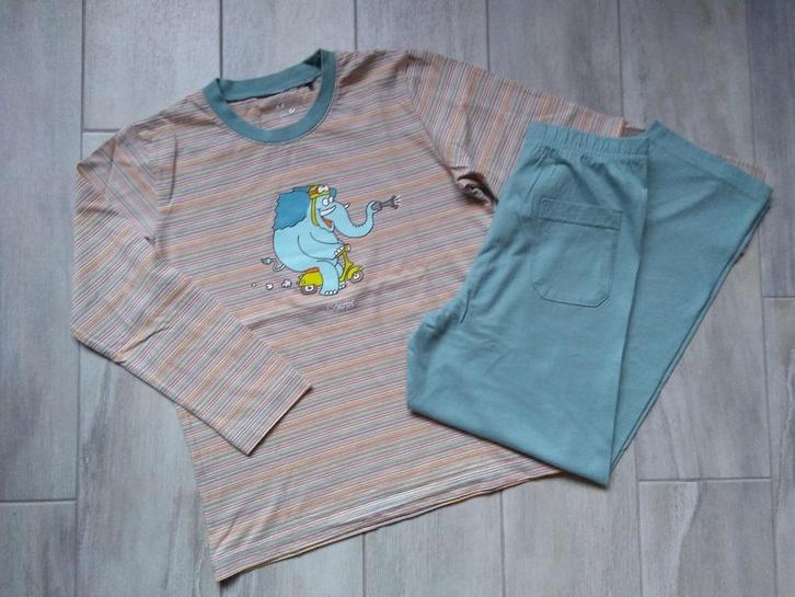 ★ M128 - Woody pyjama thema Olifant, Kinderen en Baby's, Kinderkleding | Maat 128, Zo goed als nieuw, Jongen, Nacht- of Onderkleding