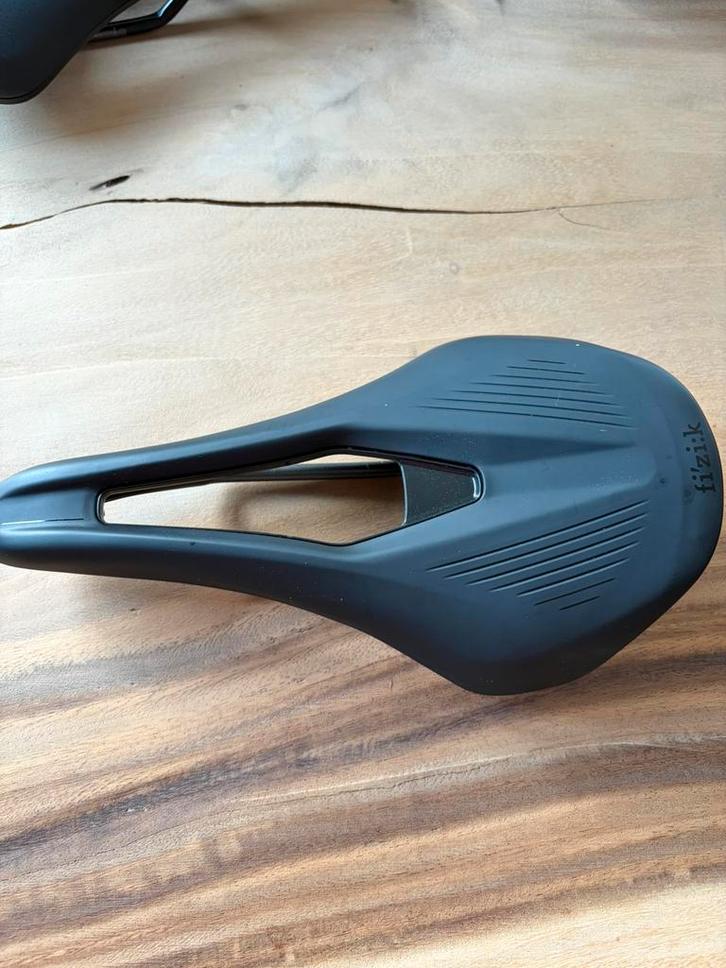 Racefiets zadels Fizik argo/Selle Italia/…, Fietsen en Brommers, Fietsonderdelen, Zo goed als nieuw, Racefiets, Zadel, Ophalen of Verzenden