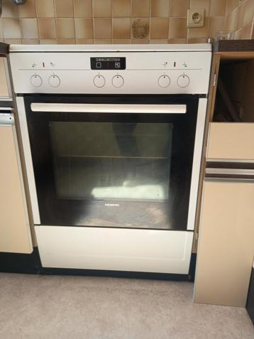 Cuisinière électrique + four - SIEMENS, Electroménager, 4 zones de cuisson, Enlèvement, Utilisé, Autoportant