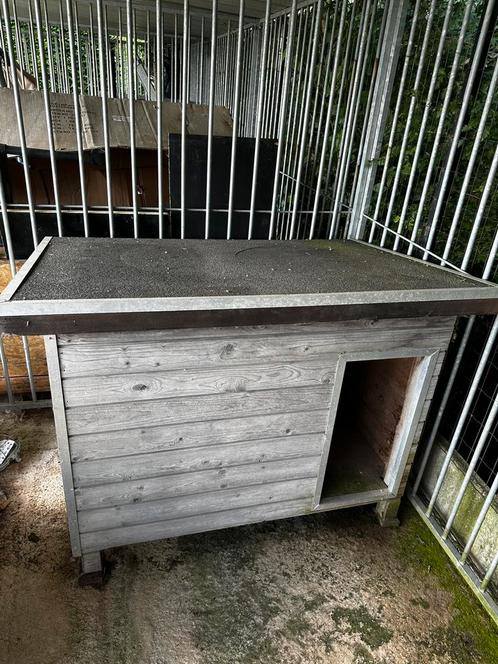 Hondenhok in grijs hout, Dieren en Toebehoren, Hondenhokken, Gebruikt, Hondenhok, Ophalen
