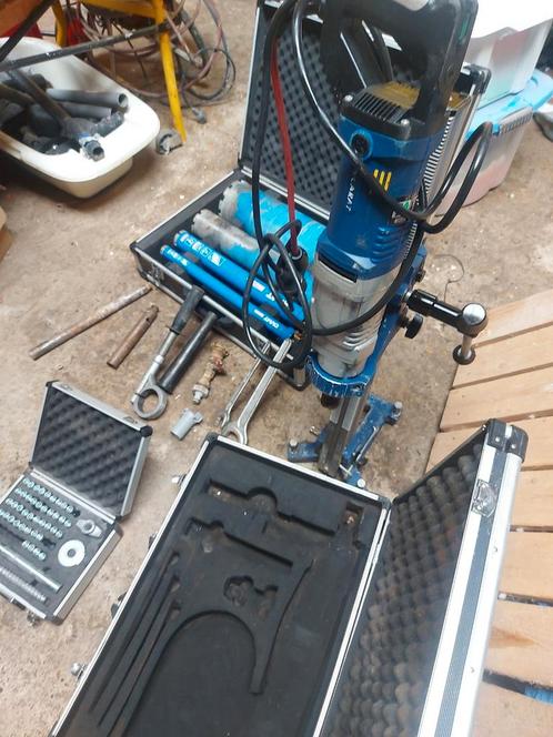 Carat diamantboormachine incl statief boren plug en bout, Doe-het-zelf en Bouw, Gereedschap | Boormachines, Zo goed als nieuw