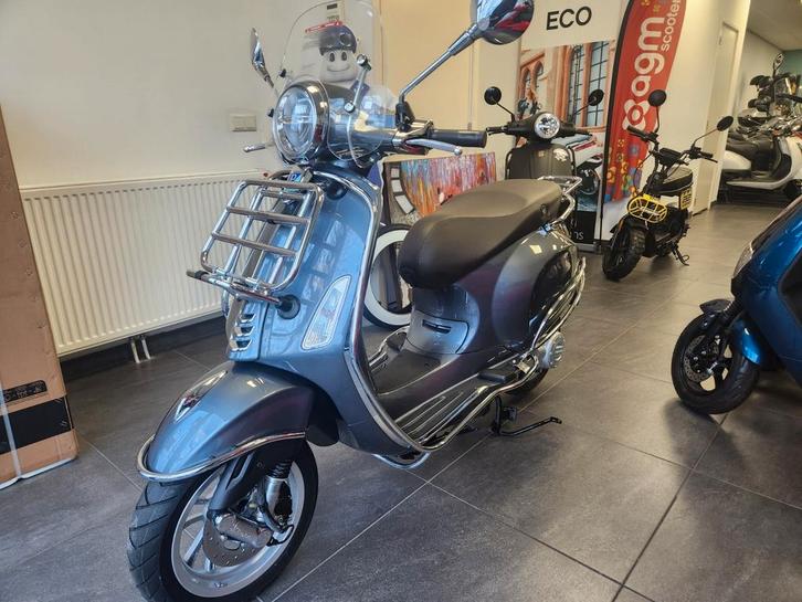 Vespa Primavera 2024 150KM VOL OPTIES, Fietsen en Brommers, Scooters | Vespa, Zo goed als nieuw, Ophalen