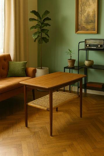 Prachtige vintage bijzettafel beschikbaar voor biedingen