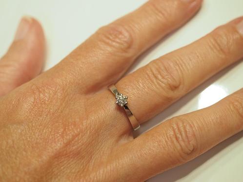 Platina ring met natuurlijke diamant 0,20 karaat, Handtassen en Accessoires, Ringen, Gebruikt, Dame, 17 tot 18, Wit, Overige materialen
