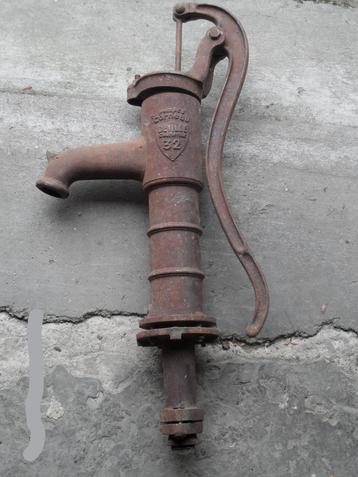 A vendre une ancienne pompe a eau 