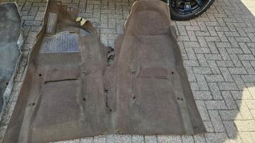 Tapijt vloerbedekking bruin BMW 3 serie E30 sedan TAPIJTE30- beschikbaar voor biedingen