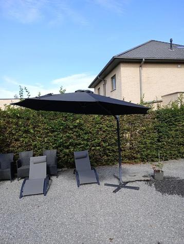 Zweefparasol Miami Zwart Ø300 cm met voet (blauwe steen) beschikbaar voor biedingen