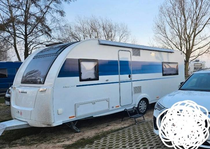 Caravane Adria Altea 622 dart, Caravanes & Camping, Caravanes, Particulier, jusqu'à 5, 1250 - 1500 kg, Adria, Grand lit, 8 mètres et plus
