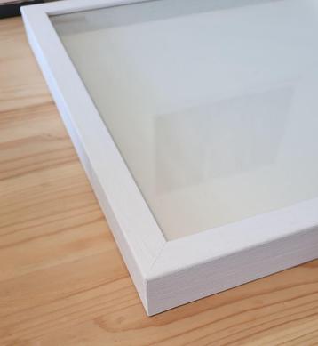 Cadre Schleiper profil 3D en bois peint en blanc 30x30cm