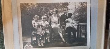 Foto Koning Leopold III en koningin Astrid met kinderen beschikbaar voor biedingen