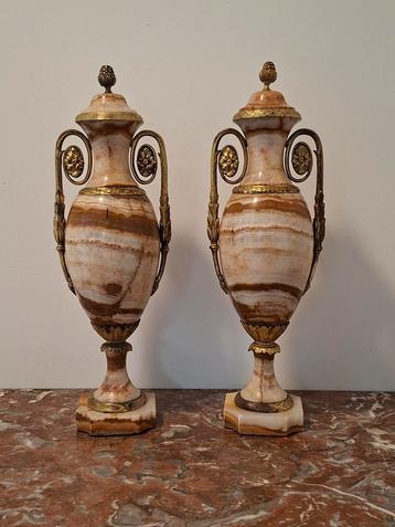 2 magnifiques vieux casolets de 46 cm de haut en marbre et b, Enlèvement ou Envoi