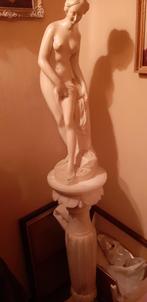 statue  sur colonne en marbre blanc, Enlèvement, Neuf