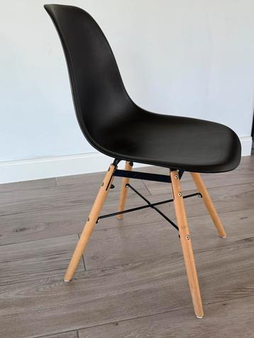 Set van 6 zwarte stoelen beschikbaar voor biedingen