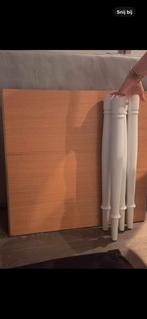 Landelijk vierkantig tafel hout blad met witte houten poten, Huis en Inrichting, Ophalen, Zo goed als nieuw