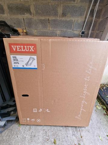 velux bois blanc NEUF GGL SK06 114x118 + raccord+option pose, Bricolage & Construction, Enlèvement, Neuf, Bois