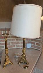 Een set van twee klassieke messing kerk- kandelaars., Enlèvement