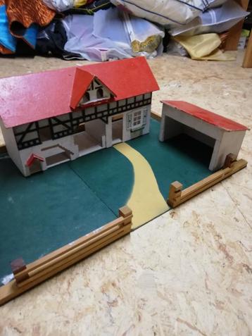 Unieke houten boerderij + dieren beschikbaar voor biedingen