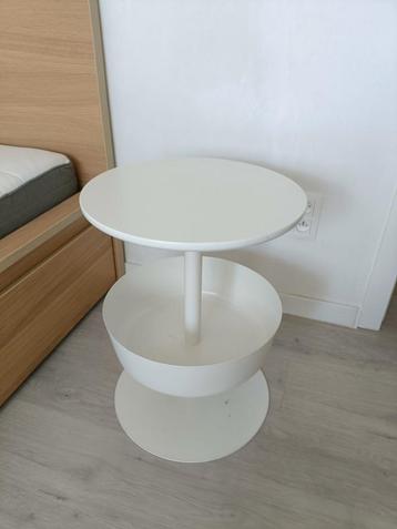 Bijzettafel / Nachtkastje LIERSKOGEN beschikbaar voor biedingen