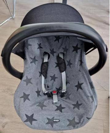 Maxi cosi + verkleinkussen + extra beschermhoes Dooky disponible aux enchères