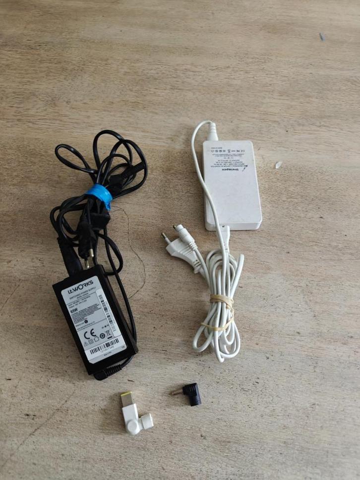Lot de deux chargeurs universels, Computers en Software, Laptop-opladers, Gebruikt, Ophalen of Verzenden