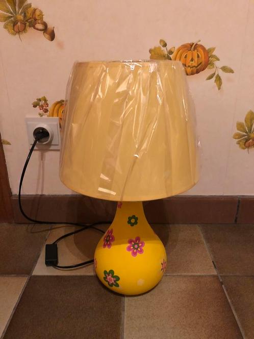 Grote bloemenlamp om aan te doen voor het nieuwe huis!!!, Huis en Inrichting, Lampen | Tafellampen, Nieuw, 50 tot 75 cm, Ophalen of Verzenden