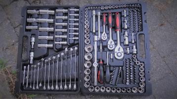 ZEER complete gereedschapsdoos,doppen,steekring,bits, E24 10 beschikbaar voor biedingen