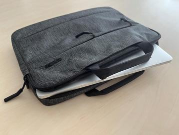 Incase laptop-hoes 13" beschikbaar voor biedingen