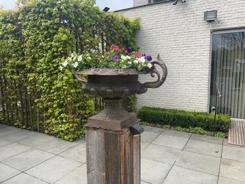 Gietijzeren vaas - tuinvaas beschikbaar voor biedingen