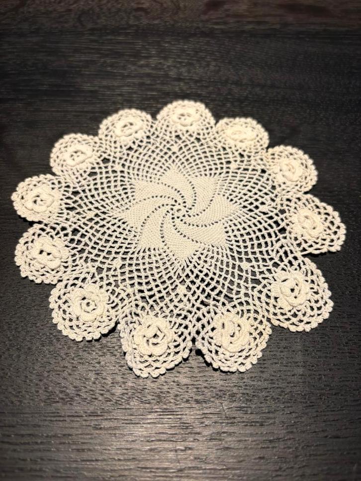 Gehaakt tafelkleed, Antiek en Kunst, Antiek | Tapijten, Tafelkleden en Textiel, Ophalen