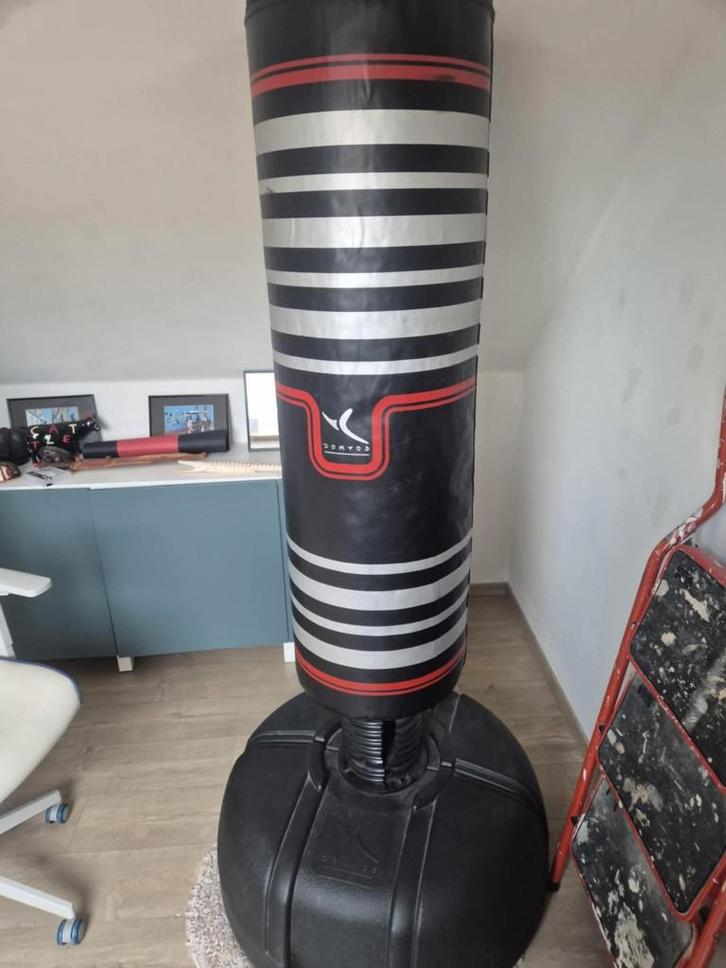 sac de frappe de boxe sur pied Domyos, Sports & Fitness, Boxe, Utilisé, Sac de boxe, Enlèvement