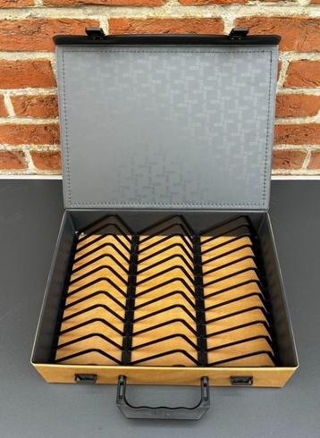 Koffertje voor cassettenbandjes 1970s beschikbaar voor biedingen