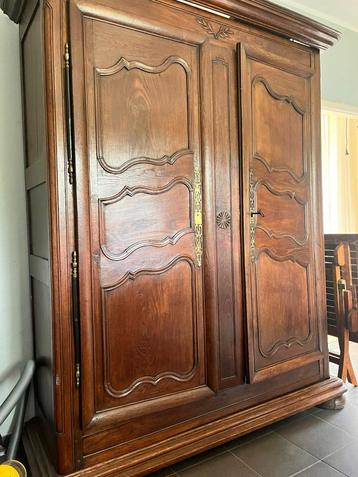 Eikenhouten garderobekast beschikbaar voor biedingen