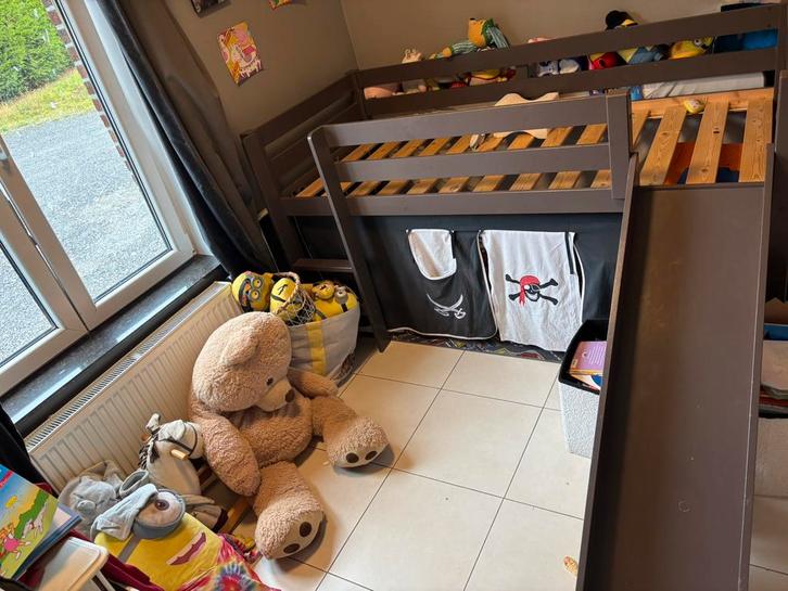 Bed met glijcabine, Kinderen en Baby's, Kinderkamer | Bedden, Zo goed als nieuw, Ophalen