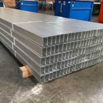 TOPKWALITEIT 0,6 mm metalen profiel, wand en plafond  beschikbaar voor biedingen